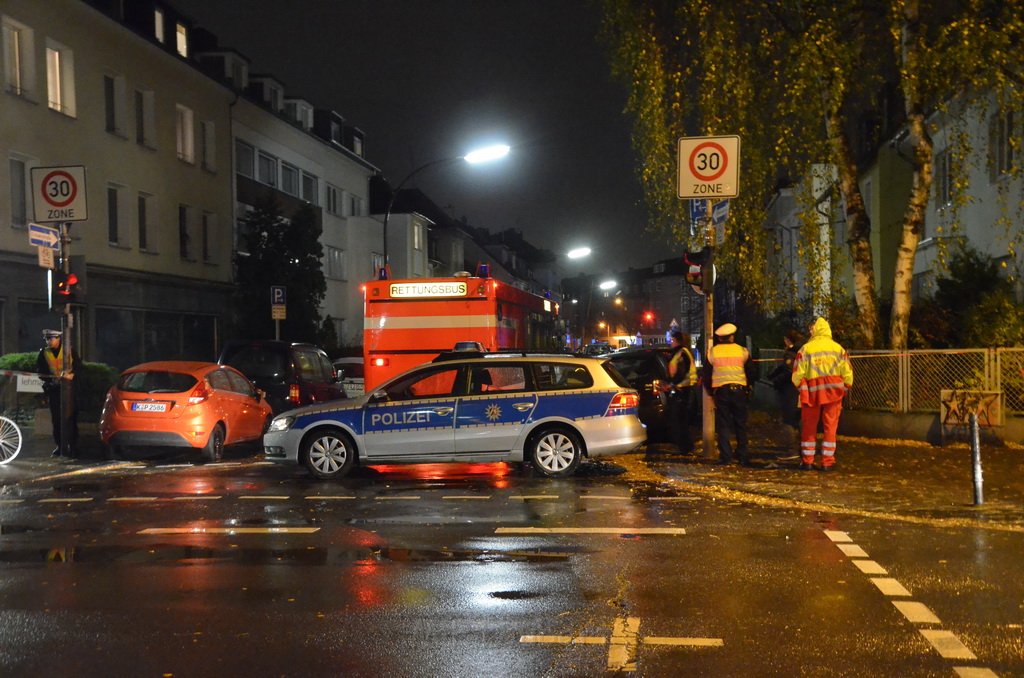 Einsatz BF Verdaechtiges Fahrzeug Koeln Suelz Zuelpischerstr Gustavstr P10.JPG - Miklos Laubert